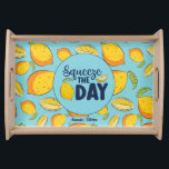 Bandeja Funny Fruit Squeeze The Day Vintage Lemon Pattern<br><div class="desc">Funciona una bandeja divertida y fresca para hacer la cocina más divertida. Regalo personalizado para la familia y amigos que aman cocinar, cocinar y probar una nueva receta en la cocina. Personalizar el nombre para su ocasión. Puede utilizar la Herramienta de diseño para cambiar aún más el tipo de letra,...</div>