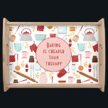 Bandeja Hacer Más Barato Que Terapia Funny Cocina Rosa<br><div class="desc">Baking Barato más que Therapy Funny Kitchen Pink Red Serving Tray presenta un colorido patrón de cocina con el texto editable "El hornear es más barato que la terapia" en la tipografía de escritura moderna. Un regalo perfecto para los que disfrutan cocinando, cocinando y estando en la cocina para Navidades,...</div>