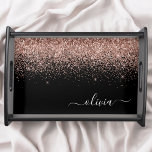 Bandeja Monograma monograma de guion de Purpurina rosa de<br><div class="desc">Oro negro y Rosa - Rubor Pink Faux Sparkle Purpurina Script Monograma Place Serving Tray. Esto hace que la graduación perfecta, el cumpleaños, el boda, la ducha de novia, el aniversario, la ducha de bebé o la fiesta de soltera sea un regalo para alguien que ama el lujo glam y...</div>