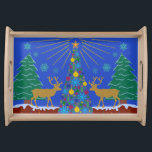 Bandeja Retro Winter Reindeer Christmas Tree Scene<br><div class="desc">Esta moderna bandeja de invierno de bonito se sirve en tonos azules, marrones, verdes y coloridos en el collage central de árboles. Esta bandeja única es perfecta para fiestas de vacaciones y toda la temporada de invierno. Dos renos parados frente a los pinos en el terreno nevado y frente a...</div>