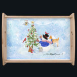 Bandeja Snowman Christmas Tree Woodland Deer Watercolor P<br><div class="desc">"Snowman Christmas Tree Woodland Deer Watercolor Madera Sirviendo Bandeja". El cielo nevado del invierno escarpado con un lindo, clásico muñeco de nieve y adorables animales de bosque fueron pintados con acuarela. Personalizado con el nombre o mensaje de su familia en una letra caligráfica manuscrita. Pintada y diseñada por la artista...</div>