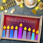 Bandeja Velas de Hanukkah Menorah en luz roja de amor por<br><div class="desc">"Paz, amor y luz". Un ilustracion juguetón, moderno y artístico de velas de patrón boho te ayuda a iniciar las vacaciones de Hanukkah. Las variadas velas azules con coloridos patrones de Relieve metalizado falsos superponen un fondo rico y profundo naranja rojo quemado en textura. Sienta la calidez y la alegría...</div>