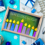 Bandeja Velas de Hanukkah Menorah en luz verde de amor por<br><div class="desc">"Paz, amor y luz". Un ilustracion juguetón, moderno y artístico de velas de patrón boho te ayuda a iniciar las vacaciones de Hanukkah. Las variadas velas azules con coloridos estampados de Relieve metalizado falso cubren un fondo rico y verde y texturado. Sienta la calidez y la alegría de la temporada...</div>