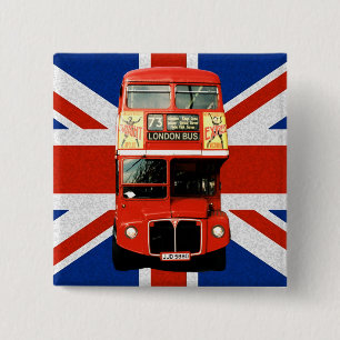 Bandera británica y botón de bus de Londres