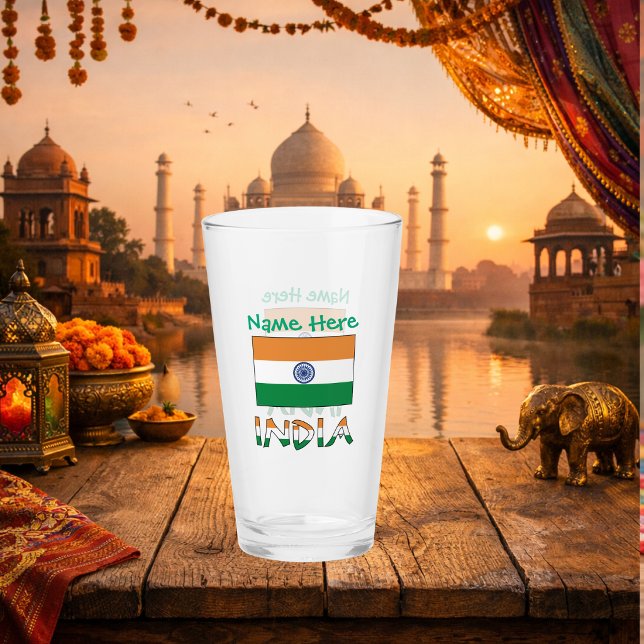 Bandera de la India personalizada con diseño a dos (Personalized drinking glass with Indian Flag, INDIA below in flag colors. Above green text for name.)