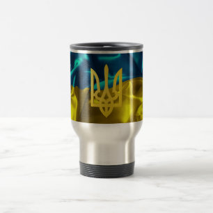 Bandera de Ucrania y taza del viaje de Tryzub