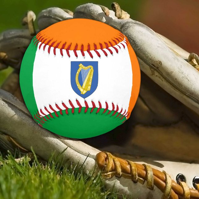 Bandera irlandesa y bolas de béisbol (Subido por el creador)