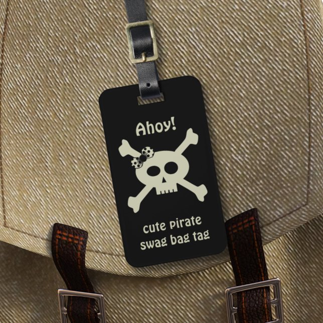 Bandera Pirata Cute Niños Etiqueta De Equipaje Neg (Ahoy! Add yer details to this cute pirate swag bag tag and set sail for adventure!)
