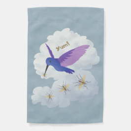 Banderas Para Jardín "¡Sí!" Dice colibrí cenando sobre mosquitos.