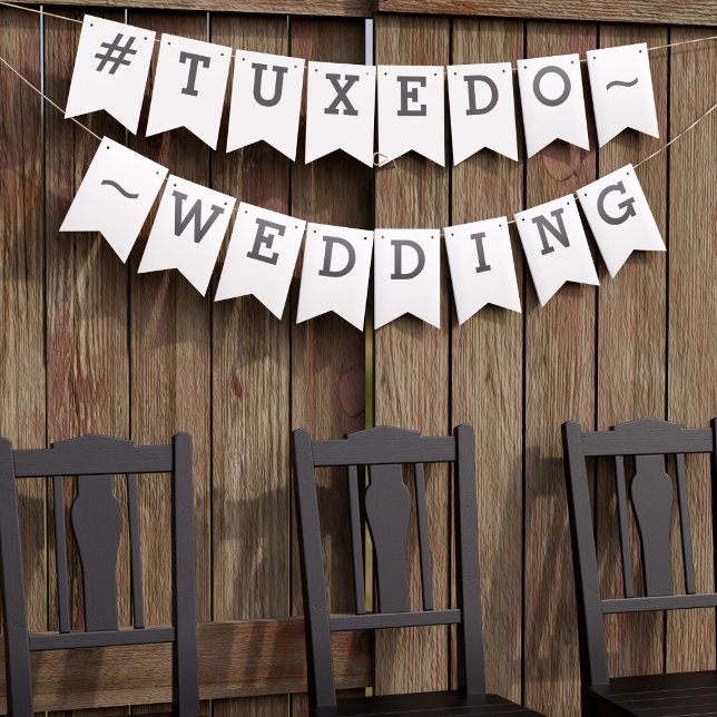 Banderas simples de Bungalows Boda DIY (fun party bunting banner to flap in the wind or hang on the wall.)