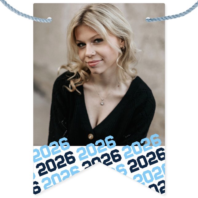 Banderines Banner colgante de graduación fotográfica de la Ma (Repeating Class Year Hanging Graduation Photo Banner. Room for 16 Pictures.)