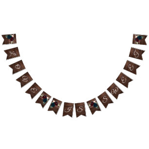 Banderines Marsala y Boda de Madera Rústica de Flores de Mari