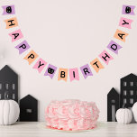 Banderines Pastel negro lindo Halloween Feliz cumpleaños<br><div class="desc">Este divertido banner de la fiesta de cumpleaños inspirado en Halloween presenta colores pastel de morado, melocotón y rosa, junto con gatos negros dibujados a mano con acentos rosa y melocotón. El texto dice: "FELIZ CUMPLEAÑOS". ¡Perfecto para una fiesta de cumpleaños de disfraces de Halloween de chicas! *Calaveras dibujadas a...</div>