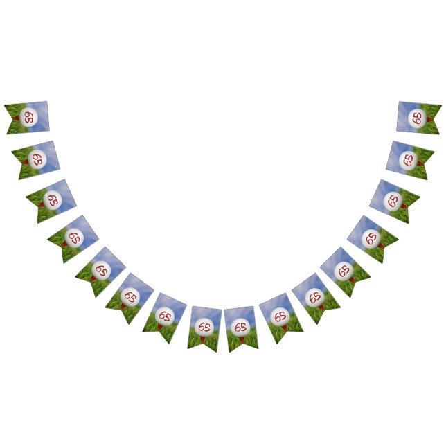 Banderines pelota de golf en tee in grass por 65 años (Todo)