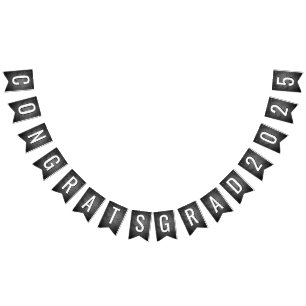 Banderines Texto De Graduación 2024 Sobre La Pizarra Negra