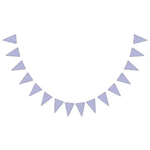 Banderines Un cielo azul vívido con nubes blancas dispersas.