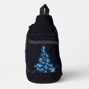Bandolera Brillo azul de estrellas en árbol de Navidad oscur
