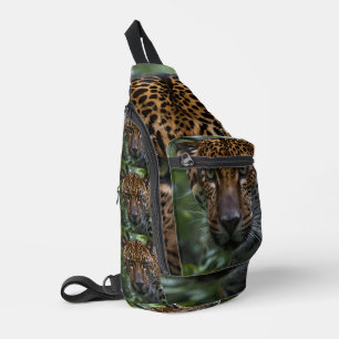 Bandolera "Cazador silencioso: El jaguar pisotea el bosque"