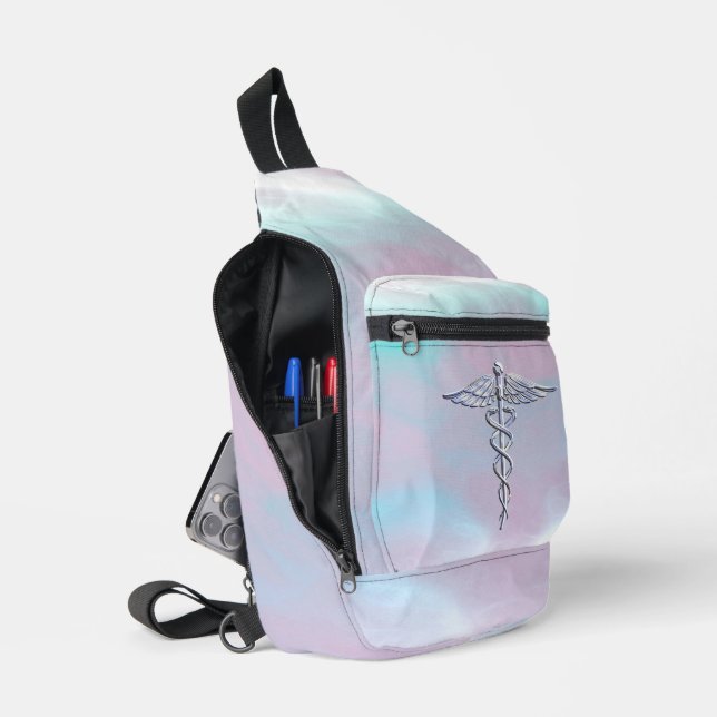 Bandolera Chrome como Caduceus Símbolo médico madre Pearl D (Abierto)