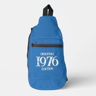 Bandolera Edición original de 1976 sobre azul marino