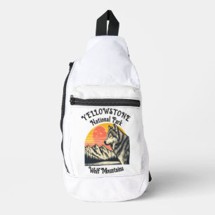 Bandolera Lone Wolf se para delante de la majestuosa montaña