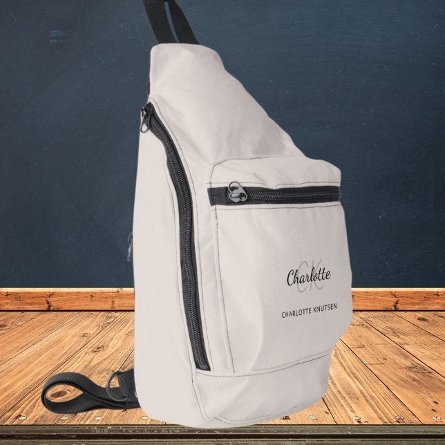 Bandolera Nombre de las iniciales del monograma gris beige (Subido por el creador)