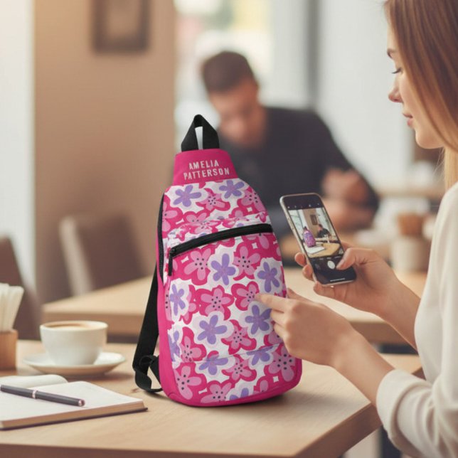 Bandolera Nombre personalizado moderno de flor rosada tropic (Subido por el creador)