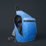 Bandolera Patrón de malla geométrica de gradiente azul claro<br><div class="desc">Patrón de malla geométrica gradiente azul claro Bolsa impresa. Bolso de accesorios de moda de Guay para todos. Malla geométrica triangular con diseño de gradiente de color azul claro a oscuro.</div>