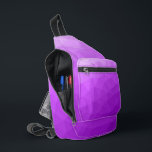 Bandolera Patrón de malla geométrica de gradiente púrpura<br><div class="desc">Patrón de malla geométrica gradiente púrpura Bolsa impresa. Bolso de accesorios de moda de Guay para ella. Malla geométrica de triángulo púrpura con diseño de gradiente oscuro de luz a oscuridad.</div>