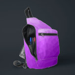 Bandolera Patrón de malla geométrica de gradiente púrpura<br><div class="desc">Patrón de malla geométrica gradiente púrpura Bolsa impresa. Bolso de accesorios de moda de Guay para ella. Malla geométrica de triángulo púrpura con diseño de gradiente oscuro de luz a oscuridad.</div>
