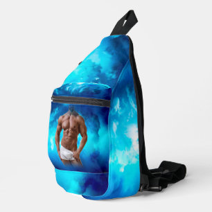 Bandolera SlipperyJoe's hombre musculoso con barba sin camis