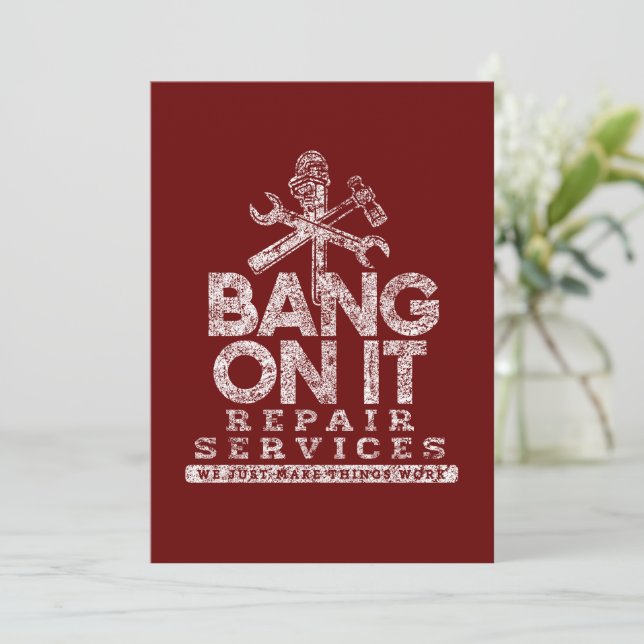 Bang On It Repare Services White Gfx Tarjeta Roja  (Anverso de pie)