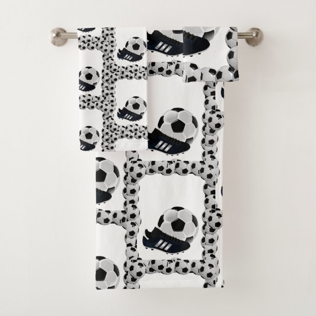Baño con toallas y bolas de fútbol (In situ)