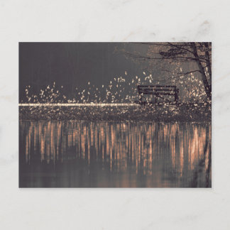 Baño junto al lago en la postal de luz dorada