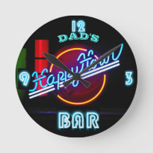 BAR DE DAD, MANCAVE, DEN - Personalizable de Reloj