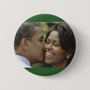 BARACK Y BOTÓN DE MICHELLE OBAMA