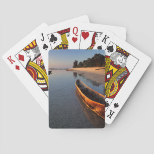 Baraja De Cartas Barcos de madera en la playa de Tondooni