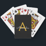 Baraja De Cartas Black Gold Modern Script Girly Monograma Nombre<br><div class="desc">Cartas de juego de nombres de monograma de escritura simple en negro y oro. Esto hace que el dulce perfecto cumpleaños 16,  boda,  ducha de novia,  aniversario,  ducha de bebé o fiesta de soltera sea regalo para alguien que ama el lujo glam y los estilos de moda.</div>
