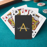 Baraja De Cartas Black Gold Modern Script Girly Monograma Nombre<br><div class="desc">Cartas de juego de nombres de monograma de escritura simple en negro y oro. Esto hace que el dulce perfecto cumpleaños 16,  boda,  ducha de novia,  aniversario,  ducha de bebé o fiesta de soltera sea regalo para alguien que ama el lujo glam y los estilos de moda.</div>
