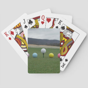 Baraja De Cartas bolas de golf de colores vivos en una montaña