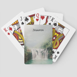 Baraja De Cartas Bonita cascada en un bosque de montaña