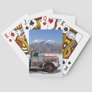 Baraja De Cartas Camión viejo sentado en el campo