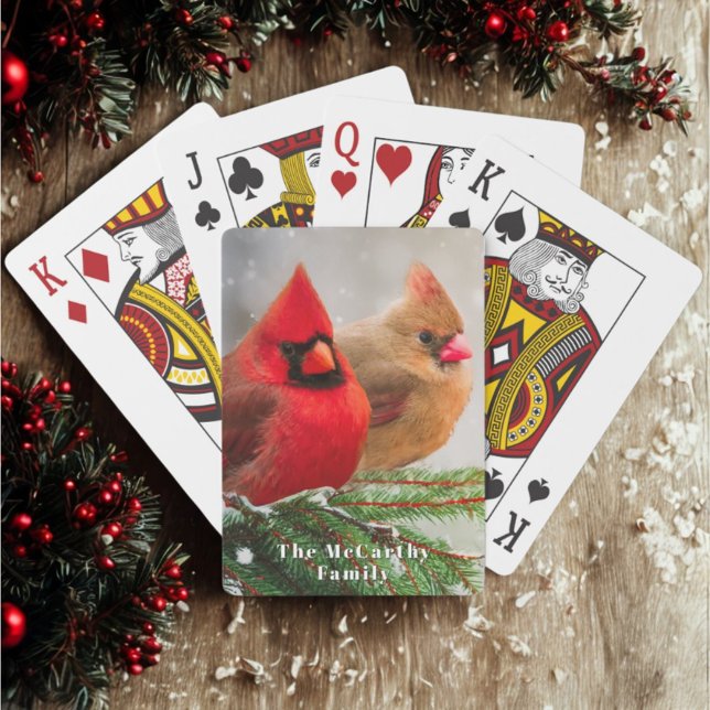 Baraja De Cartas Cardenales del norte en nombre de familia invernal (Two beautiful cardinal birds and personalized text on playing cards are a fun stocking stuffer.)