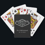Baraja De Cartas Casado con el fabuloso Boda de Plata de Las Vegas<br><div class="desc">Estos originales y divertidos personalizados, "Casados en Fabulous Las Vegas", presentan un diseño de Relieve metalizado de imitación plateado inspirado en el cartel de Bienvenida a Las Vegas, Nevada", junto con un texto monográfico que puede ser personalizado con el nombre de la pareja y la fecha de boda. Se puede...</div>