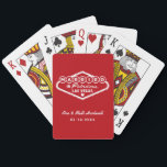Baraja De Cartas Casado con el fabuloso Boda Rojo de Las Vegas<br><div class="desc">Estos personalizados únicos y divertidos,  "Casados en Fabulous Las Vegas",  presentan un diseño inspirado en el cartel de Bienvenida a Las Vegas,  Nevada",  junto con un texto monográfico que puede ser personalizado con el nombre de la pareja y la fecha boda. Se pueden modificar los colores rojo y blanco.</div>