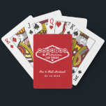 Baraja De Cartas Casado con el fabuloso Boda Rojo de Las Vegas<br><div class="desc">Estos personalizados únicos y divertidos,  "Casados en Fabulous Las Vegas",  presentan un diseño inspirado en el cartel de Bienvenida a Las Vegas,  Nevada",  junto con un texto monográfico que puede ser personalizado con el nombre de la pareja y la fecha boda. Se pueden modificar los colores rojo y blanco.</div>
