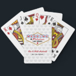 Baraja De Cartas Casado en el fabuloso Monograma Boda de Las Vegas<br><div class="desc">Las cartas de juego de favores de la boda del personalizado "Casado en Las Vegas fabulosas" incluyen un monograma de los nombres de la novia y del novio,  las fechas de la boda y el fondo con motivos cardíacos. Colores de diseño negros,  rojos,  azules,  amarillos y grises.</div>