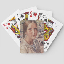 Chica en una playa de guijarros en Rusia