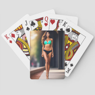 Baraja De Cartas Chica usando bikini en tacones altos Jugando tarje