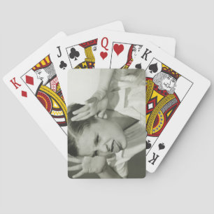 Baraja De Cartas Chico haciendo cara